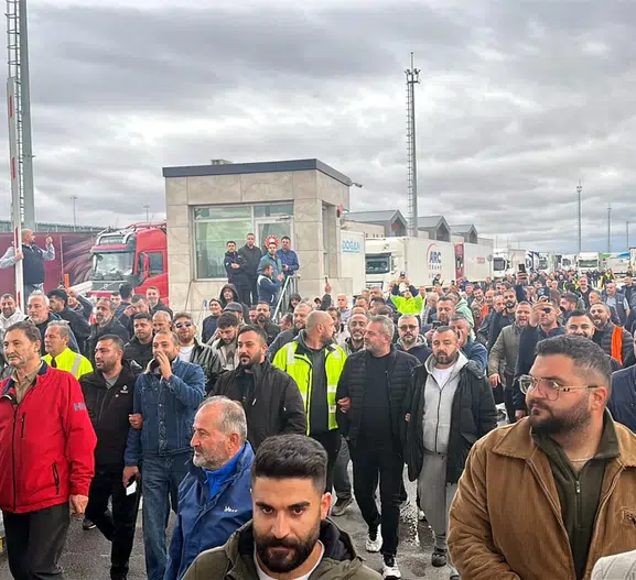 Direksiyon başında vize engeli: Uluslararası nakliyeciler sınırda kontak kapattı