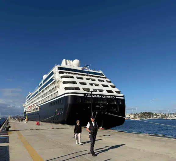 Ege'nin incisi Bodrum'da kruvaziyer hareketliliği: Yüzlerce turist limana demir attı