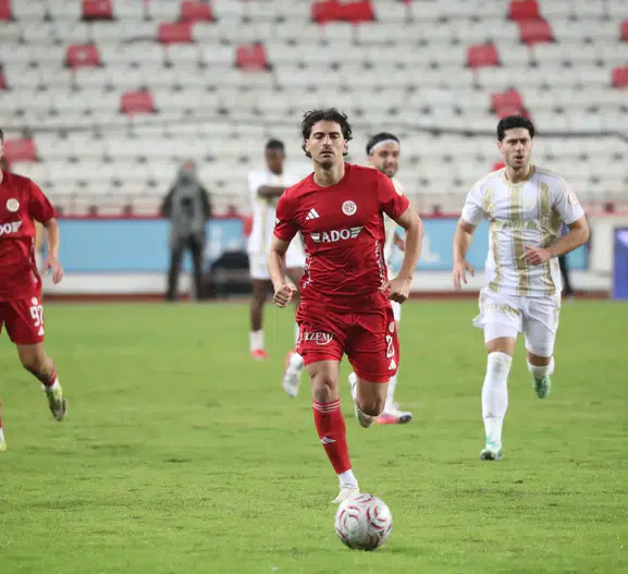 Lider Kayserispor Antalya deplasmanında gol olup yağdı