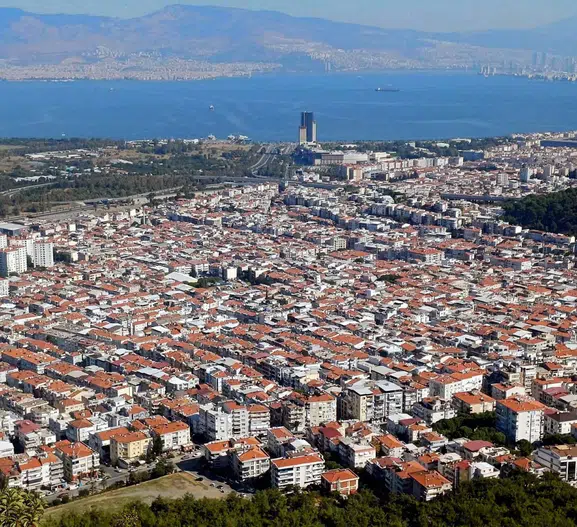 İzmir'in deprem gerçeği: Merkez üssü değil, zeminle olan bağ hayati önem taşıyor