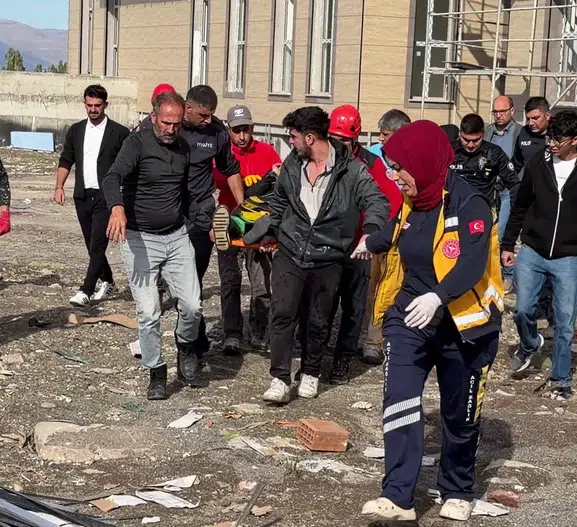 Erzurum'da inşaat faciası: Asansör montajı sırasında metrelerce aşağı çakıldı
