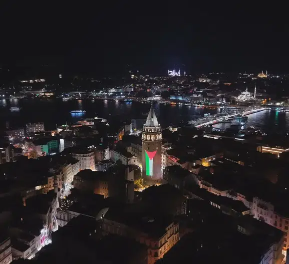 İstanbul'un simgesi Gazze için ışıklandı: Galata Kulesi'nden dünyaya mesaj