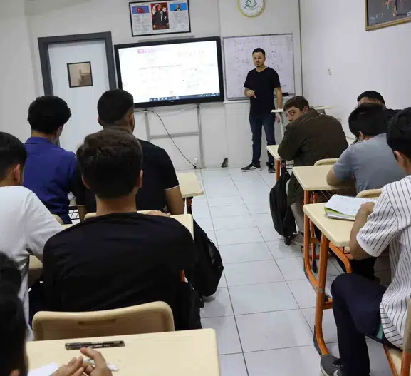 Şanlıurfa'da gençlerin hayalleri Haliliye'nin ücretsiz eğitim seferberliğiyle gerçeğe dönüşüyor