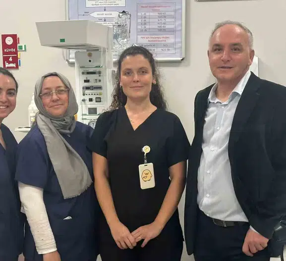 Kendi kızı 600 gram doğmuştu: Şimdi minik mucizelerin hayata tutunması için savaşıyor