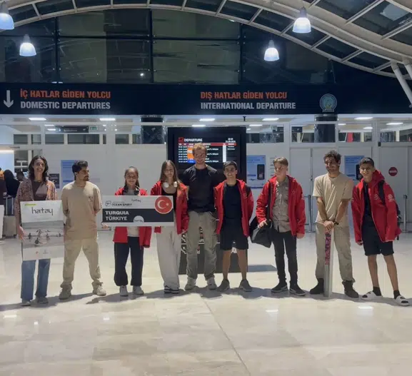 Samandağ'ın dalgalarından İrlanda'ya uzanan başarı hikayesi: Genç sörfçülerimiz tarih yazdı