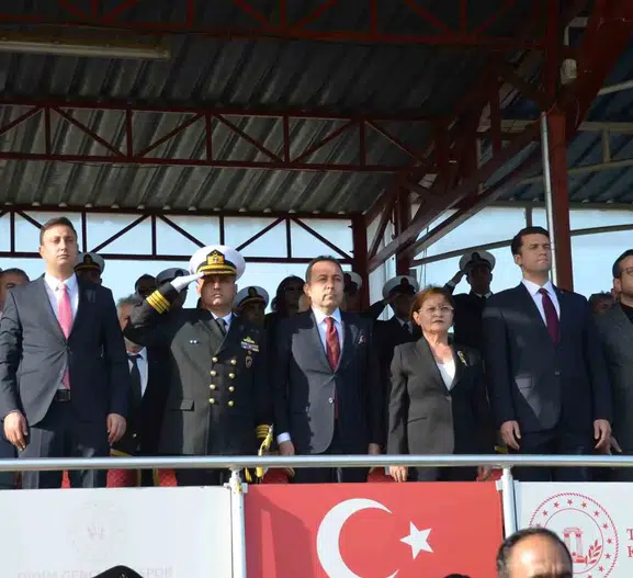 Didim'de Cumhuriyet'in 103. yılı dev bir koreografiyle taçlandı