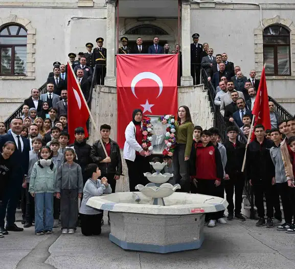 Demirci'de zaman durdu: Bir asra yaklaşan o tarihi kare yeniden hayat buldu
