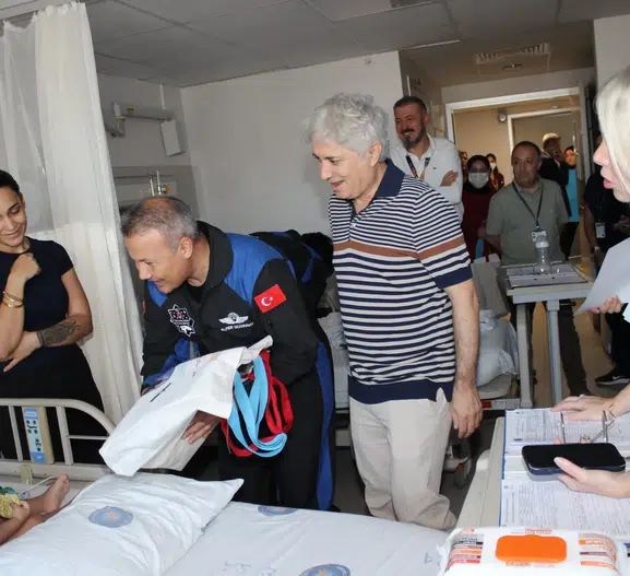 Yıldızların yolcuları Antalya'da: Minik kalplerin hayalleri uzay vizyonuyla buluştu