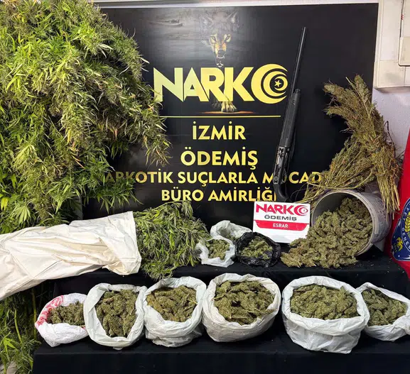 Ödemiş'te narkotik operasyonu: Evden cephanelik ve uyuşturucu çıktı