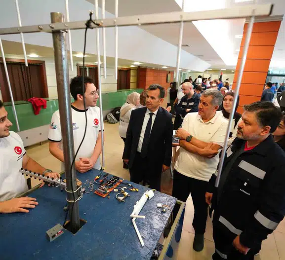 Genç mühendislerin sanayi yolculuğu: KARDEMİR kapılarını TEKNOFEST ekibine açtı