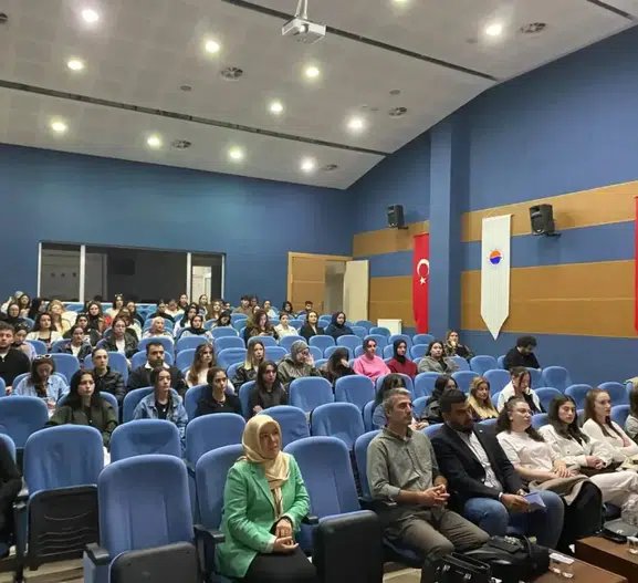 Üniversiteli gençlere şiddetsiz yaşamın anahtarları verildi