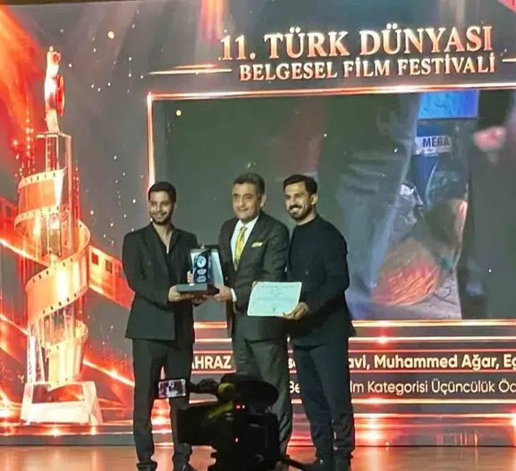 Genç sinemacıların büyük başarısı: Ahraz uluslararası arenada kürsüye çıktı