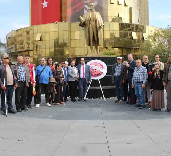 Beyaz bastonun özgürlük çağrısı: Aydın sokaklarında engeller kalksın