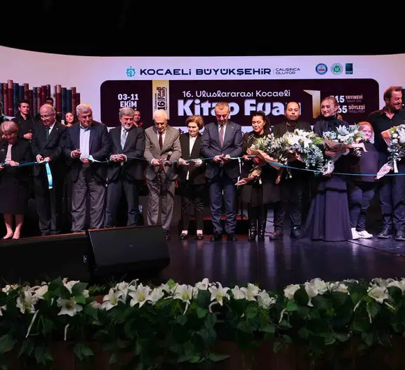 Kocaeli'de Edebiyat Rüzgarı: Kağıttan Dünyaların Kapıları Aralanıyor