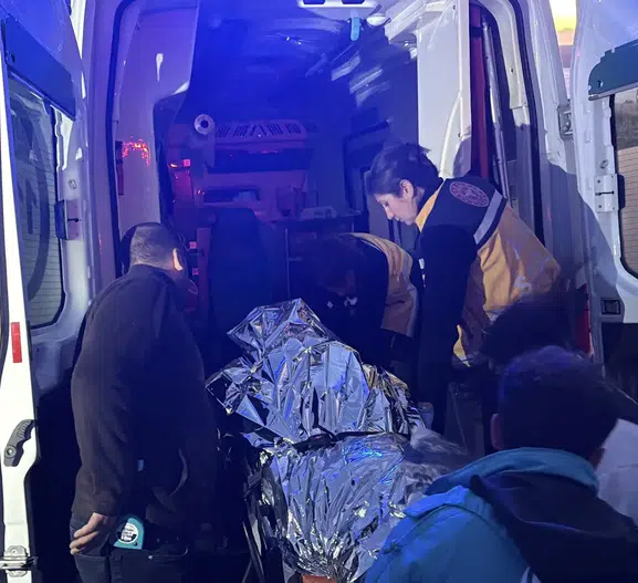 Üniversite kampüsünde korku dolu anlar: Toprak altında kalan işçiler için zamana karşı yarış