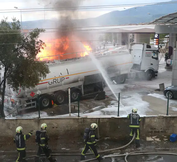 Denizli'de akaryakıt istasyonunda korku dolu anlar: Bir anlık dikkatsizlik faciaya yol açıyordu