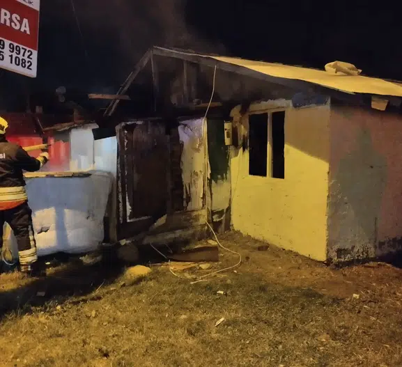 Bolu'da geceyi aydınlatan alevler: Bir anlık ihmal evi küle çevirdi
