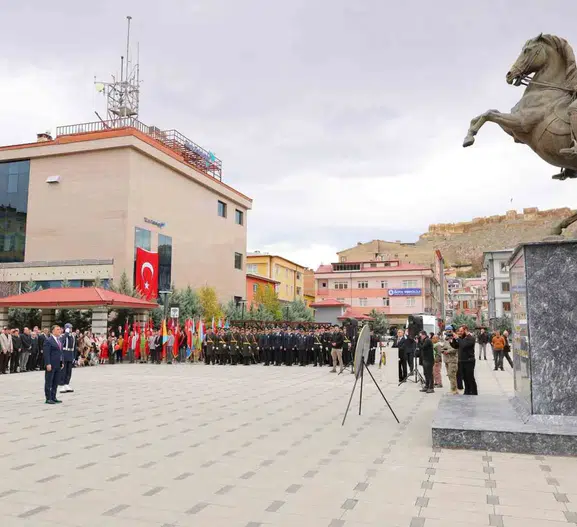 Bayburt'ta Cumhuriyet coşkusu: 103. yıl dönümü törenlerle başladı