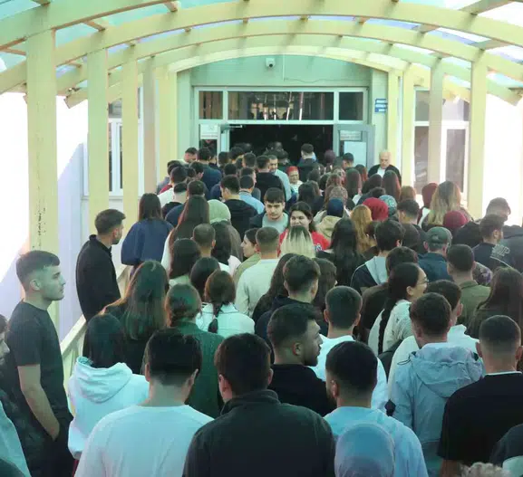 Sınav kapısında küpe krizi: Sivas'ta KPSS heyecanı gergin anlara sahne oldu