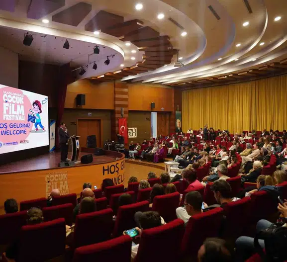 Tuzla'da Sinemanın Birleştirici Gücü: Çocuklar İçin Küresel Bir Köprü Kuruldu
