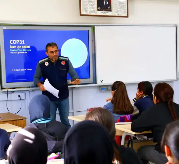 Geleceğin dünyasını bugünden inşa ediyorlar: Bayburtlu öğrencilere kritik iklim dersi