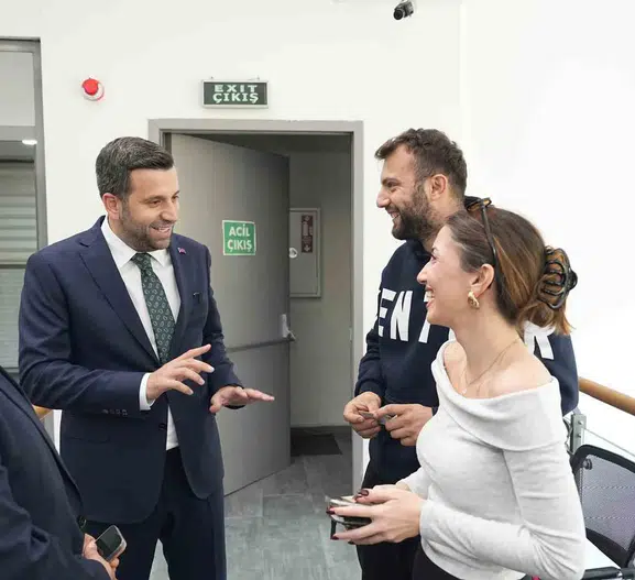 Ataşehir’in sosyal kalbinde mesai: Başkan Vekili Orhan’dan saha turu