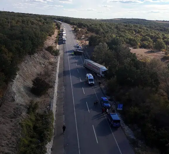 Edirne yolunda dehşet anları: TIR ile kamyonet çarpıştı