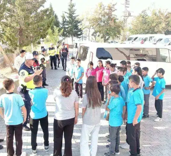 Eğitim yuvalarında huzur nöbeti: Jandarmadan kapsamlı okul denetimi