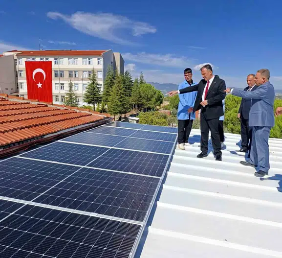 Gördesli öğrencilerden devrim niteliğinde adım: Okul artık kendi elektriğini üretiyor