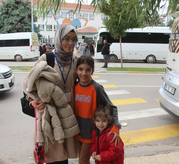 Hayrunnisa'nın imkansızı başaran azmi: 7 yaşında ilk adımını attı, şimdi beyaz önlük hayali kuruyor