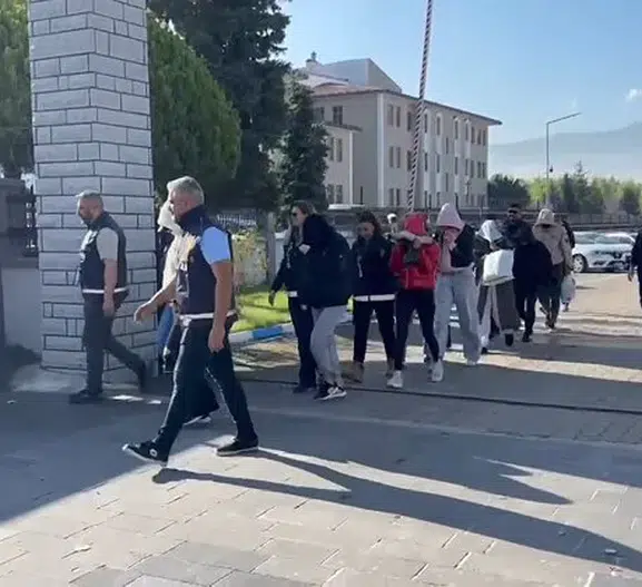 Düzce'de masaj salonlarına şafak operasyonu: 5 kişi cezaevine gönderildi