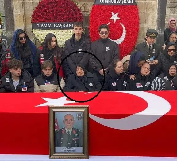 Oğlunun tabutuna bakışıyla hafızalara kazınmıştı: Duriye Baydilli veda etti