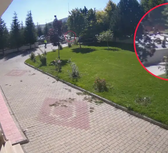 Saniyelerle yarıştı: Trafik polisinin müdahalesi sürücüyü hayata döndürdü