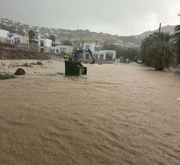 Bodrum'da kabus dolu saatler: Sağanak hayatı felç etti