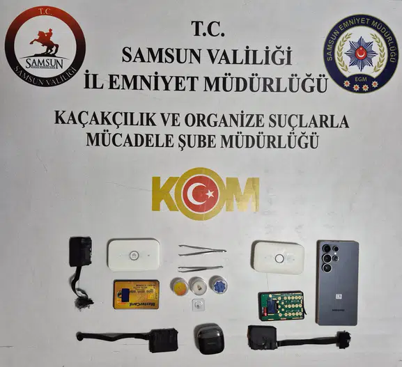Ehliyet sınavında teknolojik kumpas: Üzerinden adeta bir elektronik mağazası çıktı