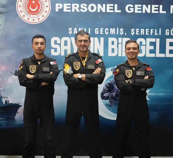 Gökyüzünde Türk gücünün imzası: SOLOTÜRK pilotları Şanlıurfa semalarında gençlere ilham oldu