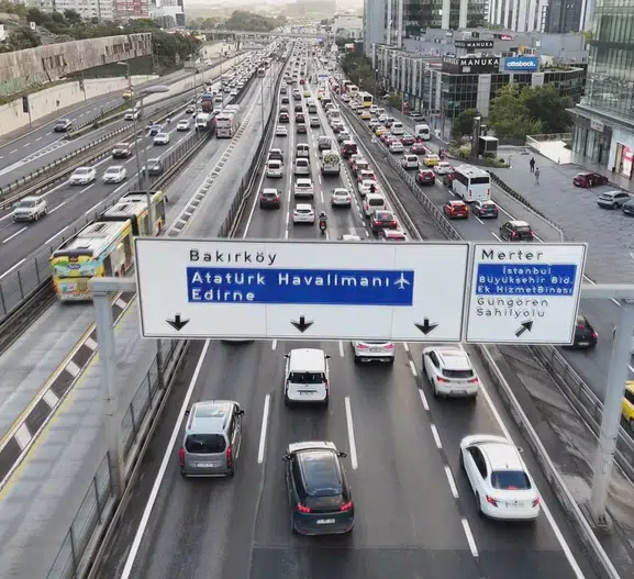 İstanbul trafiğinde akşam kabusu: Yüzde 71'lik kilitlenme havadan görüntülendi