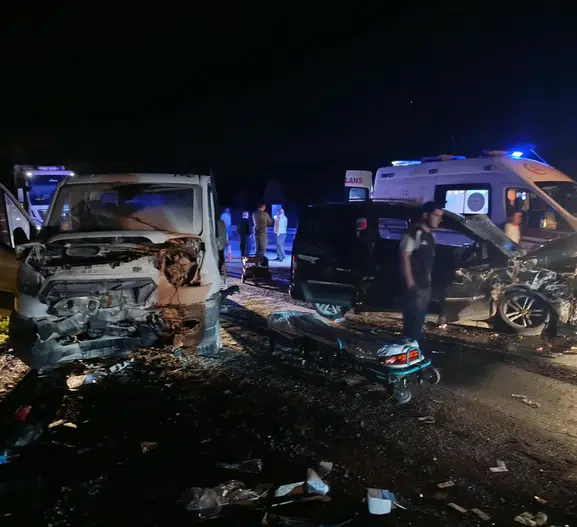Kula'da yol çalışması kabusa döndü: Zincirleme kazada 5 kişi hastanelik oldu