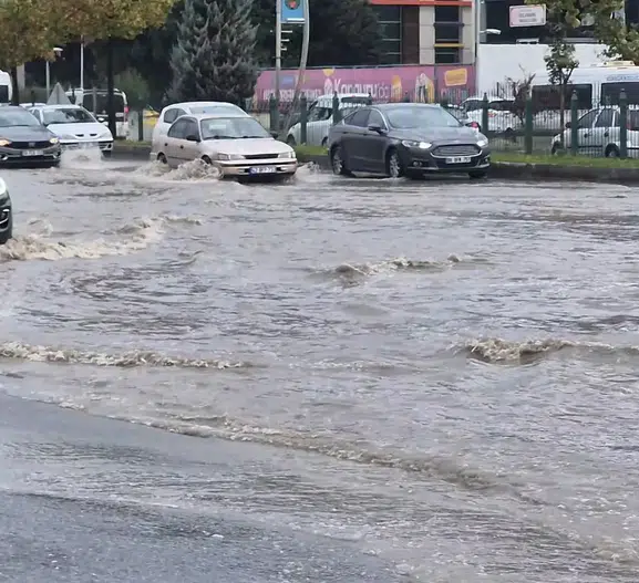 Malatya'da 15 dakikalık kabus: Şehir trafiği felç oldu