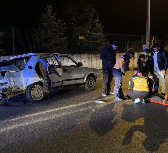Kütahya'da gece yarısı dehşeti: Takla atan otomobilde dört kişi yaralandı