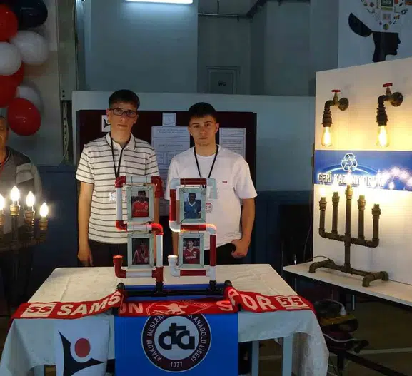 Samsunlu öğrenciler hurdaları dekoratif lambalara dönüştürdü