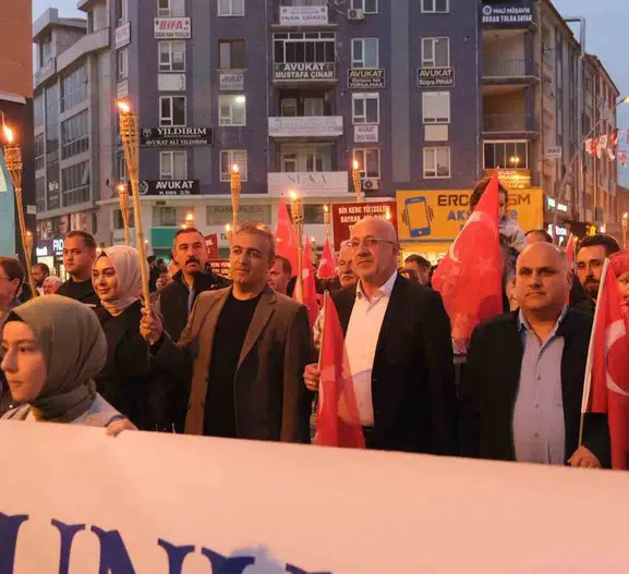 Karaman sokakları fener alayıyla aydınlandı
