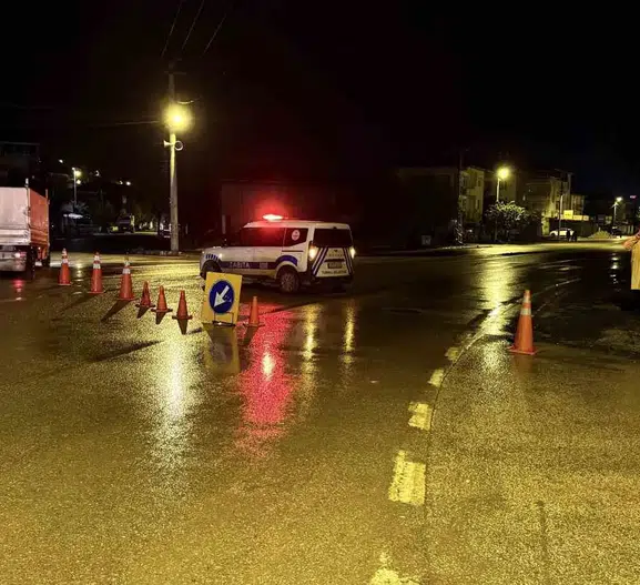 Tokat Turhal’da Yeşilırmak alarmı verildi