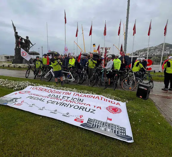 Üniversite çalışanları tazminat adaletsizliği için Samsun'dan Ankara'ya pedal çeviriyor