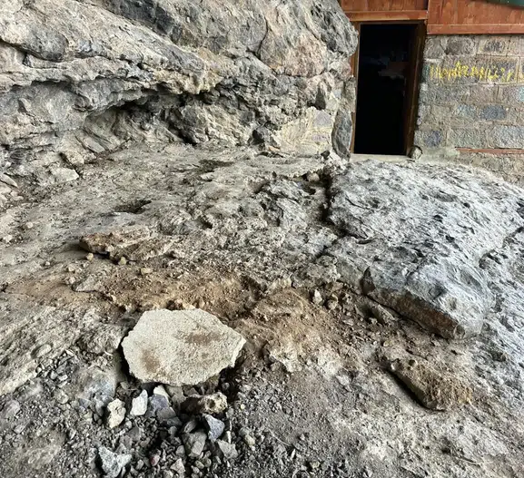 Tunceli’de kutsal alana saldırı Düzgün Baba’da ayak izlerini kazıdılar