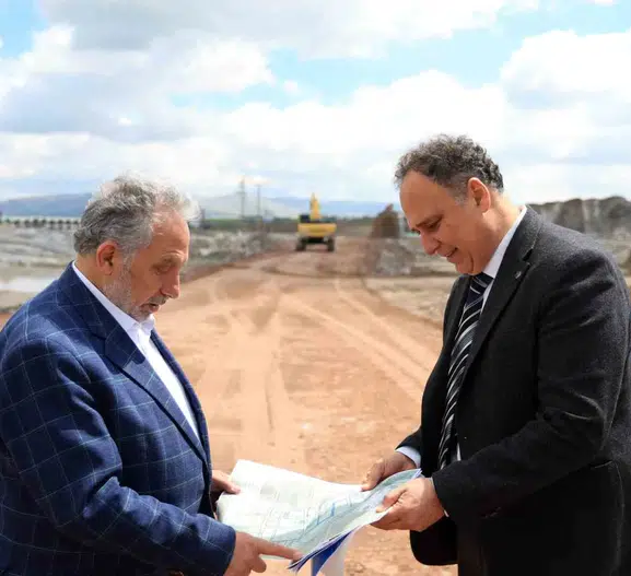 Talas Belediye Başkanı Başakpınar mahallesinde saha mesaisine çıktı