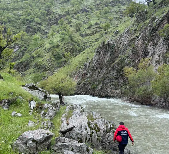 Muş’ta köprüden suya düşen kadın ikinci günde de bulunamadı