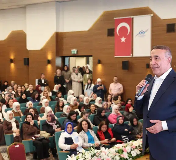 Sultangazili kadınların el emeği göz nuru eserleri sergileniyor