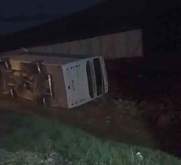 Malatya yolunda taraftar otobüsü devrildi 27 yaralı