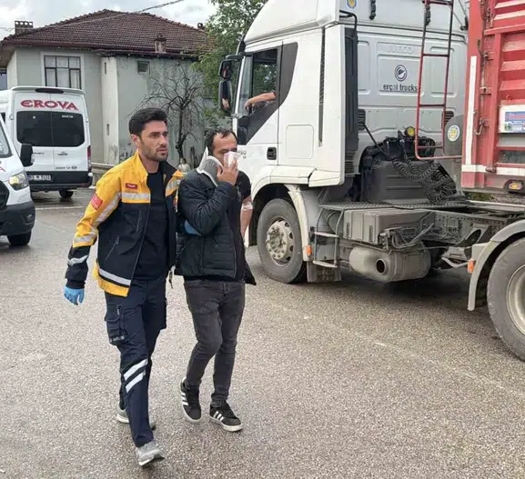 Erbaa Organize Sanayi Bölgesi yolunda iki minibüs çarpıştı